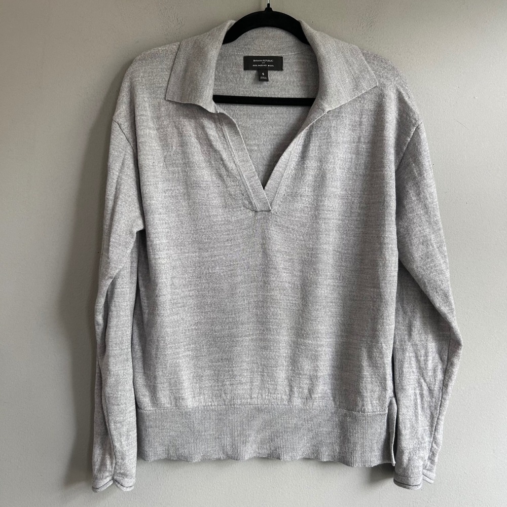 Banana Republic Womens Gray 100% Merino Wool V-Neck Polo Sweater Small